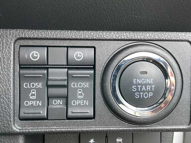 ダイハツ ムーヴ キャンバス ストライプス G 岩手県 2023(令5)年 0.9万km シャイニングホワイトパール/サンドベージュメタリック 9インチディスプレイオーディオ/AM/FM/Bluetooth/フルセグTV/バックカメラ/両側パワースライドドア/衝突被害軽減ブレーキ/横滑り防止装置/スマートパノラマパーキングアシスト/ドリンクコースターマット/コーナーセンサー/アイドリングストップ/シートヒーター/オートライト/LEDヘッドライト/フォグランプ/スマートキー/プッシュスタート/電動格納ミラー/純正キャップ14インチスチールホイール/スタッドレスタイヤ(スチール)車載/純正フロアマット/純正ドアバイザー/保証書/取扱説明書