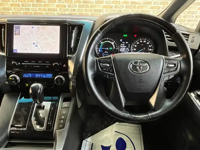 トヨタ アルファードハイブリット S タイプゴールド 岩手県 2021(令3)年 5万km ホワイトパールクリスタルシャイン ４WD/両側パワースライドドア/パワーバックドア/三眼LEDヘッドランプ/トヨタセーフティセンス/プリクラッシュセーフティ/レーダークルーズコントロール/レーントレーシングアシスト/アダプティブハイビームシステム/ロードサインアシスト/クリアランスソナー/パーキングサポートブレーキ/横滑り防止装置/AC100V100Wアクセサリーコンセント/オットマン/ウォークスルー/純正ナビ/ステアリングスイッチ/ETC2.0/ドライブレコーダー/純正17インチアルミホイール