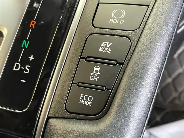 トヨタ アルファードハイブリット S タイプゴールド 岩手県 2021(令3)年 5万km ホワイトパールクリスタルシャイン ４WD/両側パワースライドドア/パワーバックドア/三眼LEDヘッドランプ/トヨタセーフティセンス/プリクラッシュセーフティ/レーダークルーズコントロール/レーントレーシングアシスト/アダプティブハイビームシステム/ロードサインアシスト/クリアランスソナー/パーキングサポートブレーキ/横滑り防止装置/AC100V100Wアクセサリーコンセント/オットマン/ウォークスルー/純正ナビ/ステアリングスイッチ/ETC2.0/ドライブレコーダー/純正17インチアルミホイール