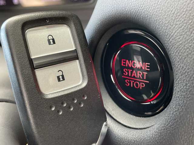 ホンダ フィット ホーム 新潟県 2021(令3)年 2.3万km クリスタルブラックパール ワンオーナー/純正ディーラーＯＰナビ/バックカメラ/フルセグＴＶ/前後ドライブレコーダー/ホンダセンシング/プッシュスタート/コーナーセンサー/オートライト/ＬＥＤヘッドライト/アイドリングストップ/オートブレーキホールド/ステアリングスイッチ/15インチスタッドレスＡＷ積込み