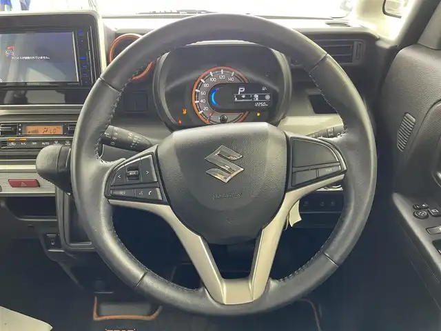 スズキ スペーシア ギア HYBRID XZ 愛知県 2020(令2)年 1.3万km オフブルーメタリック/ガンメタリック2トーンルーフ スズキセーフティサポート/　　・デュアルセンサーブレーキサポート/　　・後退時ブレーキサポート/　　・誤発進抑制機能/　　・車線逸脱抑制機能/　　・標識認識機能/ケンウッド製7インチナビ/　　CD/DVD/BT/フルセグ/バックカメラ/ステアリングリモコン/シートヒーター（前席）/両側パワースライドドア/ルーフレール/純正ホイールキャップ/純正LEDヘッドライト/フォグランプ/盗難防止機能