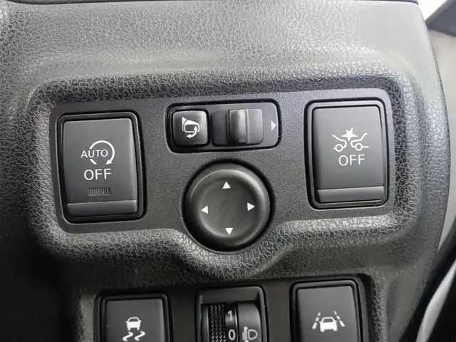 日産 ノート X 愛知県 2018(平30)年 5万km ブリリアントホワイトパール 純正7インチナビ/（Bluetooth/フルセグTV/DVD/CD/SD）/全方位カメラ/ETC/ドラレコ/純正フロアマット/オートライト/コーナーセンサー/スマートキー/プッシュスタート/ドアバイザー/電動格納ミラー/衝突軽減システム/クリアランスソナー