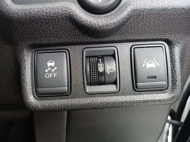 日産 ノート X 愛知県 2018(平30)年 5万km ブリリアントホワイトパール 純正7インチナビ/（Bluetooth/フルセグTV/DVD/CD/SD）/全方位カメラ/ETC/ドラレコ/純正フロアマット/オートライト/コーナーセンサー/スマートキー/プッシュスタート/ドアバイザー/電動格納ミラー/衝突軽減システム/クリアランスソナー