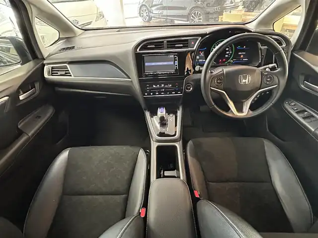 ホンダ シャトル ハイブリッド X 宮崎県 2015(平27)年 7.6万km クリスタルブラックパール /ナビ(VXM-152VFi)//TV/CD/DVD/Bluetooth//ETC//バックカメラ//クルーズコントロール//パドルシフト//オートライト//電格ウィンカーミラー//純正フロアマット//ドアバイザー//取扱説明書//保証書//スペアキー×１