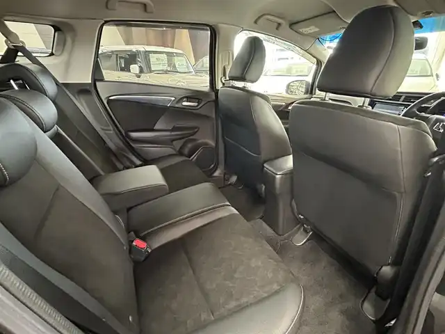 ホンダ シャトル ハイブリッド X 宮崎県 2015(平27)年 7.6万km クリスタルブラックパール /ナビ(VXM-152VFi)//TV/CD/DVD/Bluetooth//ETC//バックカメラ//クルーズコントロール//パドルシフト//オートライト//電格ウィンカーミラー//純正フロアマット//ドアバイザー//取扱説明書//保証書//スペアキー×１