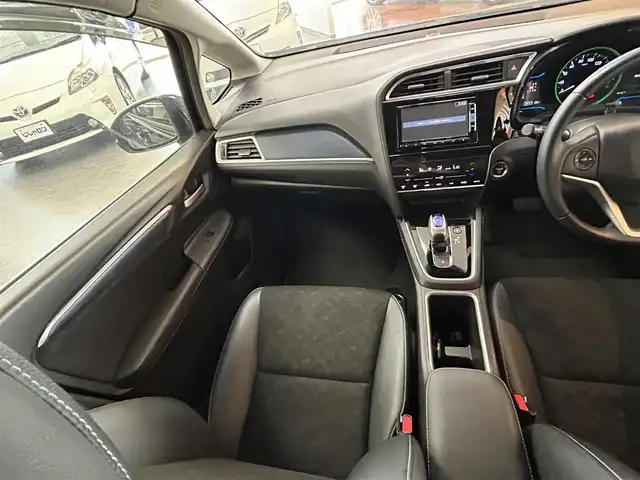 ホンダ シャトル ハイブリッド X 宮崎県 2015(平27)年 7.6万km クリスタルブラックパール /ナビ(VXM-152VFi)//TV/CD/DVD/Bluetooth//ETC//バックカメラ//クルーズコントロール//パドルシフト//オートライト//電格ウィンカーミラー//純正フロアマット//ドアバイザー//取扱説明書//保証書//スペアキー×１