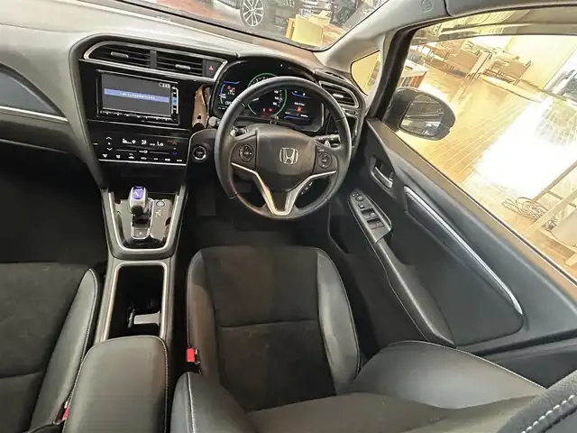ホンダ シャトル ハイブリッド X 宮崎県 2015(平27)年 7.6万km クリスタルブラックパール /ナビ(VXM-152VFi)//TV/CD/DVD/Bluetooth//ETC//バックカメラ//クルーズコントロール//パドルシフト//オートライト//電格ウィンカーミラー//純正フロアマット//ドアバイザー//取扱説明書//保証書//スペアキー×１