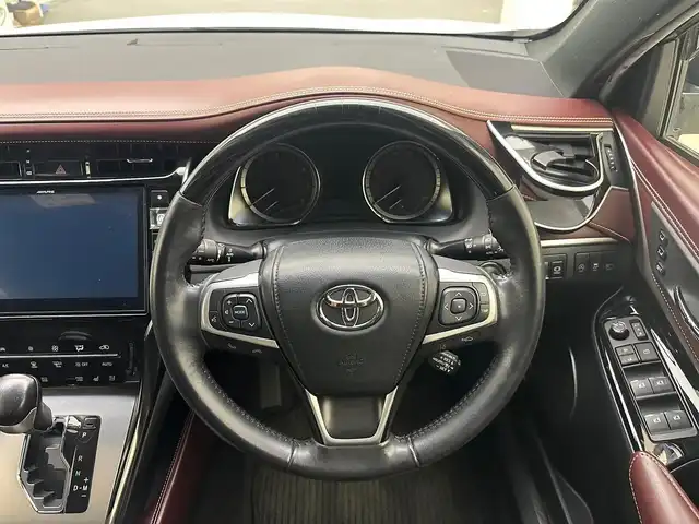 トヨタ ハリアー プレミアム メタル&レザーP 兵庫県 2018(平30)年 7.1万km ホワイトパールクリスタルシャイン アルパイン１０型メモリナビ（EX10Z）/（CD、DVD、SD、BT、フルセグ）/ドライブレコーダー/バックカメラ/コーナーセンサー/アイドリングストップ/レザーシート/パワーシート/シートヒーター/ベンチレーション/パワーバックドア/ACC/LDA/PCS/ビルトインETC/MODELLISTA（F.S.R）スポイラー/オートハイビーム/純正フロアマット/純正バイザー/純正１８インチAW