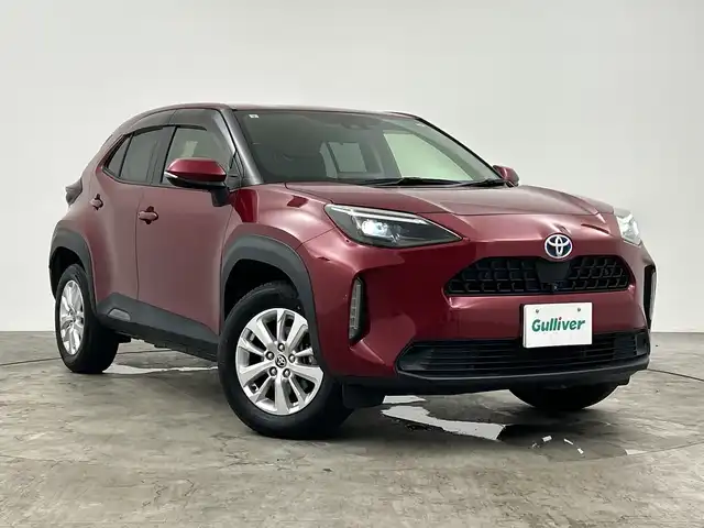 トヨタ ヤリスクロス ハイブリッド G 三重県 2021(令3)年 2.7万km センシュアルレッドマイカ 禁煙車/純正ディスプレイオーディオ　/パノラミックビューモニター　/セーフティセンス　/衝突被害軽減ブレーキ　/レーダークルーズコントロール　/ＬＴＡ　/ＢＳＭ　/RCTA/PKSB/RSA/AHB/LED/オートライト /前後クリアランスソナー　/ビルトインＥＴＣ２．０