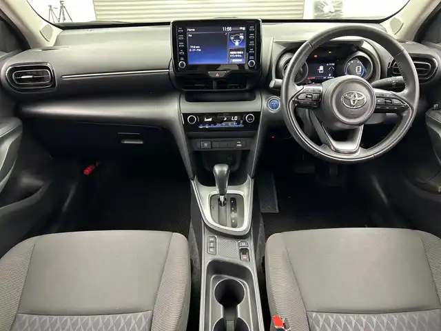 トヨタ ヤリスクロス ハイブリッド G 三重県 2021(令3)年 2.7万km センシュアルレッドマイカ 禁煙車/純正ディスプレイオーディオ　/パノラミックビューモニター　/セーフティセンス　/衝突被害軽減ブレーキ　/レーダークルーズコントロール　/ＬＴＡ　/ＢＳＭ　/RCTA/PKSB/RSA/AHB/LED/オートライト /前後クリアランスソナー　/ビルトインＥＴＣ２．０
