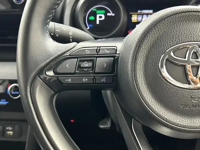 トヨタ ヤリスクロス ハイブリッド G 三重県 2021(令3)年 2.7万km センシュアルレッドマイカ 禁煙車/純正ディスプレイオーディオ　/パノラミックビューモニター　/セーフティセンス　/衝突被害軽減ブレーキ　/レーダークルーズコントロール　/ＬＴＡ　/ＢＳＭ　/RCTA/PKSB/RSA/AHB/LED/オートライト /前後クリアランスソナー　/ビルトインＥＴＣ２．０