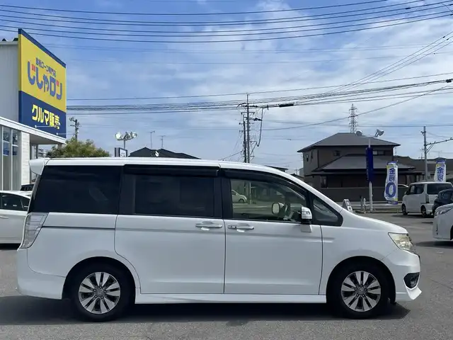 ホンダ ステップワゴン スパーダ S 佐賀県 2014(平26)年 11.3万km ホワイトオーキッドパール （株)IDOMが運営する【じしゃロン佐賀店】の自社ローン専用車両になります。/こちらは現金またはオートローンご利用時の価格です。自社ローンご希望の方は別途その旨お申付け下さい/８人乗り　/禁煙車　/両側電動ドア　/ＨＩＤ　/純正ナビ　/バックカメラ　　/ＥＴＣ