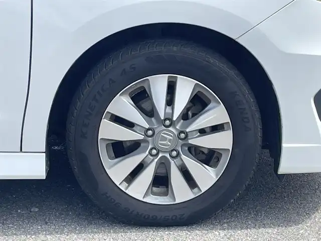 ホンダ ステップワゴン スパーダ S 佐賀県 2014(平26)年 11.3万km ホワイトオーキッドパール （株)IDOMが運営する【じしゃロン佐賀店】の自社ローン専用車両になります。/こちらは現金またはオートローンご利用時の価格です。自社ローンご希望の方は別途その旨お申付け下さい/８人乗り　/禁煙車　/両側電動ドア　/ＨＩＤ　/純正ナビ　/バックカメラ　　/ＥＴＣ