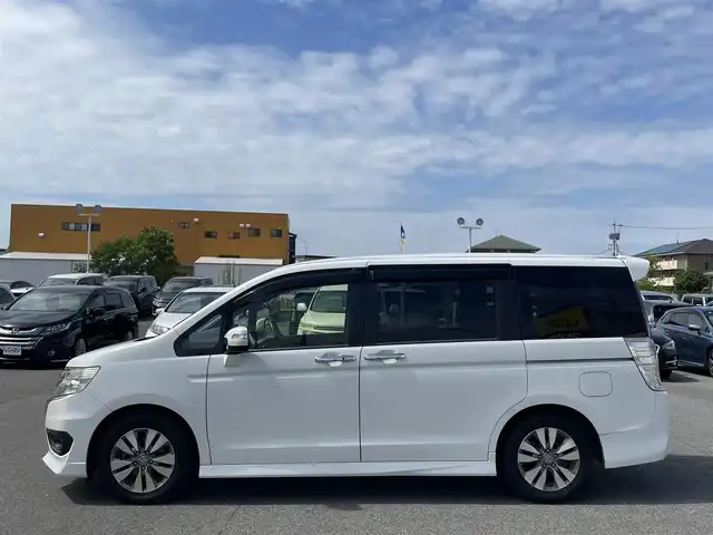 ホンダ ステップワゴン スパーダ S 佐賀県 2014(平26)年 11.3万km ホワイトオーキッドパール （株)IDOMが運営する【じしゃロン佐賀店】の自社ローン専用車両になります。/こちらは現金またはオートローンご利用時の価格です。自社ローンご希望の方は別途その旨お申付け下さい/８人乗り　/禁煙車　/両側電動ドア　/ＨＩＤ　/純正ナビ　/バックカメラ　　/ＥＴＣ