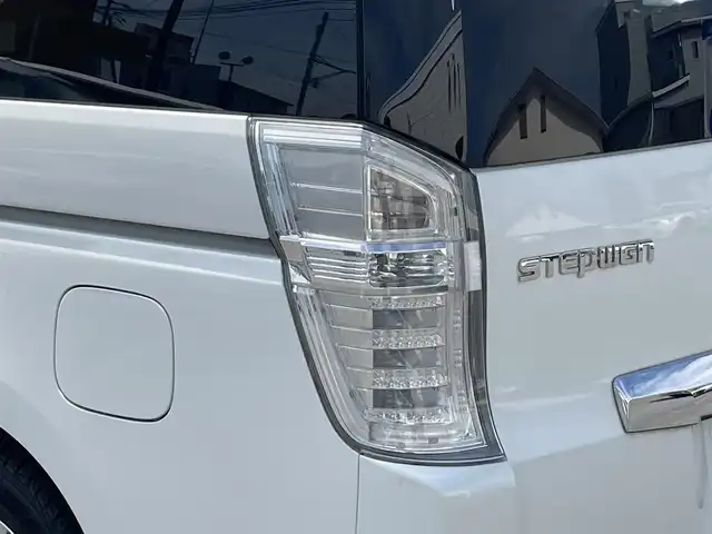 ホンダ ステップワゴン スパーダ S 佐賀県 2014(平26)年 11.3万km ホワイトオーキッドパール （株)IDOMが運営する【じしゃロン佐賀店】の自社ローン専用車両になります。/こちらは現金またはオートローンご利用時の価格です。自社ローンご希望の方は別途その旨お申付け下さい/８人乗り　/禁煙車　/両側電動ドア　/ＨＩＤ　/純正ナビ　/バックカメラ　　/ＥＴＣ
