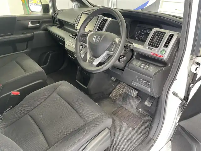 ホンダ ステップワゴン スパーダ S 佐賀県 2014(平26)年 11.3万km ホワイトオーキッドパール （株)IDOMが運営する【じしゃロン佐賀店】の自社ローン専用車両になります。/こちらは現金またはオートローンご利用時の価格です。自社ローンご希望の方は別途その旨お申付け下さい/８人乗り　/禁煙車　/両側電動ドア　/ＨＩＤ　/純正ナビ　/バックカメラ　　/ＥＴＣ