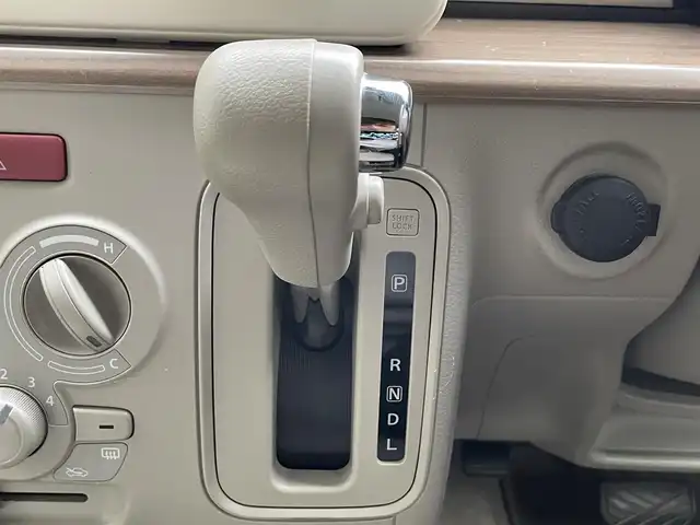 スズキ ラパン S 滋賀県 2017(平29)年 5.5万km フレンチミントパールメタリック 純正7インチナビ/【Bluetooth/CD/DVD/フルセグTV/USB】/衝突軽減ブレーキ/D席シートヒーター/HIDヘッドライト/オートライト/前方ドライブレコーダー/純正フロアマット/プッシュスタート/スマートキー/ABS/横滑り防止装置