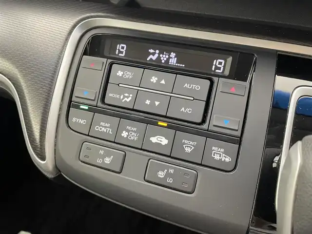 ホンダ ステップワゴン スパーダ ハイブリッド G EX ホンダセンシング 福井県 2019(平31)年 6.9万km プラチナホワイトパール 純正ナビ/CD/DVD/Bluetooth/フルセグ/両側パワースライドドア/ホンダセンシング/・衝突軽減ブレーキ/・誤発進抑制機能/・歩行者事故軽減ステアリング/・路外逸脱抑制機能/・アダプティブクルーズコントロール/バックカメラ/ETC/シートヒーター/ドアバイザー/プッシュスタート