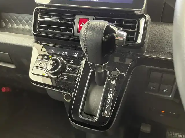 ダイハツ タント カスタム RS スタイルセレクション 滋賀県 2021(令3)年 3.5万km シャイニングホワイトパール 純正10型ナビ/Bluetooth/CD/DVD/後席モニター/クルーズコントロール/ハーフレザーシート/両側スライドドア/ドラレコ/シートヒーター/LEDヘッドライト/バックカメラ/コーナーセンサー/運転席ロングスライド/15インチ純正AW/ETC