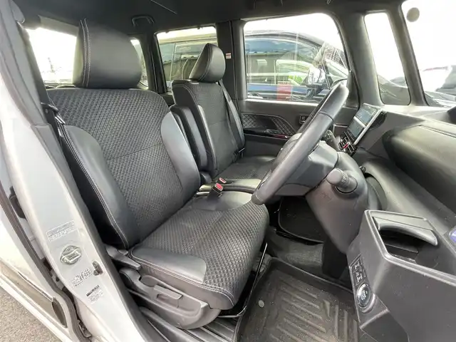 ダイハツ タント カスタム RS スタイルセレクション 滋賀県 2021(令3)年 3.5万km シャイニングホワイトパール 純正10型ナビ/Bluetooth/CD/DVD/後席モニター/クルーズコントロール/ハーフレザーシート/両側スライドドア/ドラレコ/シートヒーター/LEDヘッドライト/バックカメラ/コーナーセンサー/運転席ロングスライド/15インチ純正AW/ETC