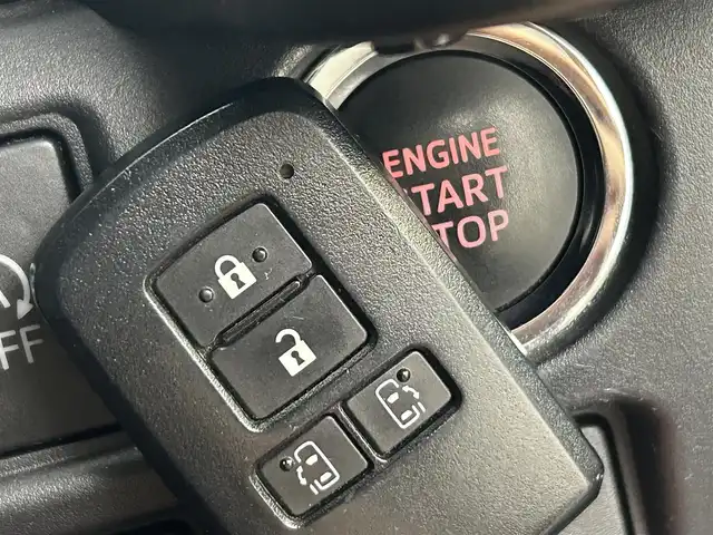 トヨタ ヴォクシー ZS 煌 道央・札幌 2017(平29)年 7.1万km ブラック ・4WD/・寒冷地仕様/・トヨタセーフティセンス/・衝突被害軽減ブレーキ/・レーンキープアシスト/・クルーズコントロール/・オートハイビーム/・先行車発進告知/・純正メモリナビ/・フルセグ/BT/CD/DVD/・バックカメラ/・フリップダウンモニター/・両側パワースライドドア/・ビルトインETC/・ドアロック連動ミラー/・アイドリングストップ/・スマートキー/・プッシュスタート
