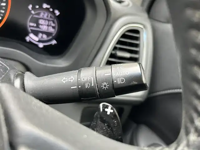 ホンダ ヴェゼル S 埼玉県 2014(平26)年 10.7万km アラバスターシルバーメタリック 登録時106317km/純正ナビ（TV/BT/AM/FM）/バックカメラ/クルーズコントロール追従無/パドルシフト/ハーフレザー/シートヒーター（D席＋N席）/ＥＴＣ/純正１7インチアルミホイールト/純正フロアマット/ドアバイザー/フロントフォグランプ/電動格納ミラー/横滑り防止装置/アイドリングストップ/ステアリングスイッチ/Pスタート/スマートキー/スペアキー1本/保証書/ナビ/車両取扱説明書