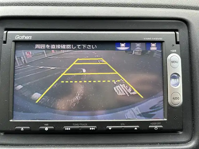 ホンダ ヴェゼル S 埼玉県 2014(平26)年 10.7万km アラバスターシルバーメタリック 登録時106317km/純正ナビ（TV/BT/AM/FM）/バックカメラ/クルーズコントロール追従無/パドルシフト/ハーフレザー/シートヒーター（D席＋N席）/ＥＴＣ/純正１7インチアルミホイールト/純正フロアマット/ドアバイザー/フロントフォグランプ/電動格納ミラー/横滑り防止装置/アイドリングストップ/ステアリングスイッチ/Pスタート/スマートキー/スペアキー1本/保証書/ナビ/車両取扱説明書