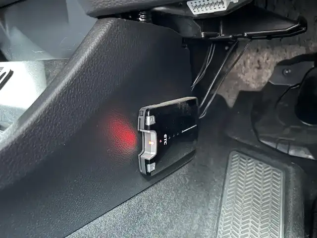 ホンダ ヴェゼル S 埼玉県 2014(平26)年 10.7万km アラバスターシルバーメタリック 登録時106317km/純正ナビ（TV/BT/AM/FM）/バックカメラ/クルーズコントロール追従無/パドルシフト/ハーフレザー/シートヒーター（D席＋N席）/ＥＴＣ/純正１7インチアルミホイールト/純正フロアマット/ドアバイザー/フロントフォグランプ/電動格納ミラー/横滑り防止装置/アイドリングストップ/ステアリングスイッチ/Pスタート/スマートキー/スペアキー1本/保証書/ナビ/車両取扱説明書