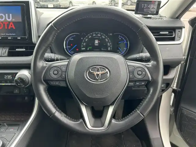 トヨタ ＲＡＶ４ ハイブリットG 和歌山県 2019(令1)年 13.1万km ホワイトパールクリスタルシャイン 純正9インチナビ/フルセグTV/(AM/FM/CD/Bluetooth)/バックカメラ/衝突軽減ブレーキ/横滑り防止機能/レーダークルコン/ブラインドスポットモニター/シートヒーター/ステアリングヒーター/パワーシート/ビルトインETC/前後ドラレコ/デジタルインナーミラー/ステアリングリモコン/シートメモリー/電動パーキング/オートホールド/LEDヘッドライト/フォグランプ