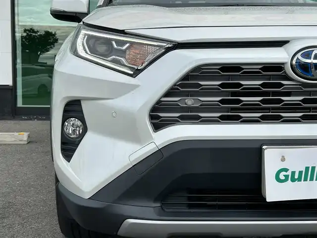 トヨタ ＲＡＶ４ ハイブリットG 和歌山県 2019(令1)年 13.1万km ホワイトパールクリスタルシャイン 純正9インチナビ/フルセグTV/(AM/FM/CD/Bluetooth)/バックカメラ/衝突軽減ブレーキ/横滑り防止機能/レーダークルコン/ブラインドスポットモニター/シートヒーター/ステアリングヒーター/パワーシート/ビルトインETC/前後ドラレコ/デジタルインナーミラー/ステアリングリモコン/シートメモリー/電動パーキング/オートホールド/LEDヘッドライト/フォグランプ