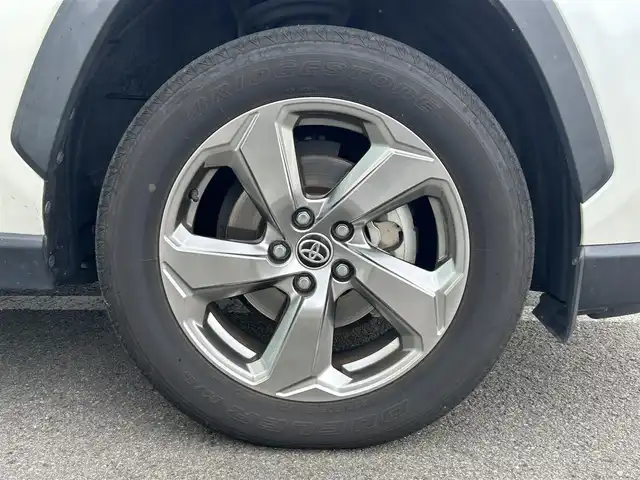 トヨタ ＲＡＶ４ ハイブリットG 和歌山県 2019(令1)年 13.1万km ホワイトパールクリスタルシャイン 純正9インチナビ/フルセグTV/(AM/FM/CD/Bluetooth)/バックカメラ/衝突軽減ブレーキ/横滑り防止機能/レーダークルコン/ブラインドスポットモニター/シートヒーター/ステアリングヒーター/パワーシート/ビルトインETC/前後ドラレコ/デジタルインナーミラー/ステアリングリモコン/シートメモリー/電動パーキング/オートホールド/LEDヘッドライト/フォグランプ