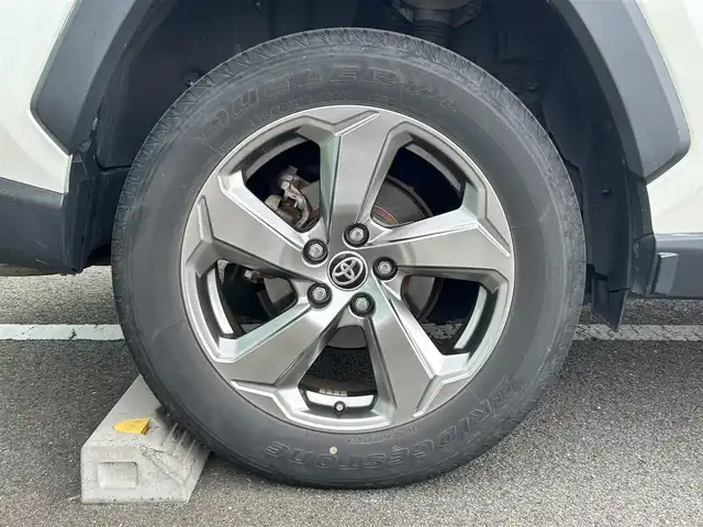 トヨタ ＲＡＶ４ ハイブリットG 和歌山県 2019(令1)年 13.1万km ホワイトパールクリスタルシャイン 純正9インチナビ/フルセグTV/(AM/FM/CD/Bluetooth)/バックカメラ/衝突軽減ブレーキ/横滑り防止機能/レーダークルコン/ブラインドスポットモニター/シートヒーター/ステアリングヒーター/パワーシート/ビルトインETC/前後ドラレコ/デジタルインナーミラー/ステアリングリモコン/シートメモリー/電動パーキング/オートホールド/LEDヘッドライト/フォグランプ