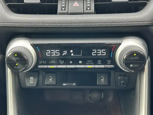 トヨタ ＲＡＶ４ ハイブリットG 和歌山県 2019(令1)年 13.1万km ホワイトパールクリスタルシャイン 純正9インチナビ/フルセグTV/(AM/FM/CD/Bluetooth)/バックカメラ/衝突軽減ブレーキ/横滑り防止機能/レーダークルコン/ブラインドスポットモニター/シートヒーター/ステアリングヒーター/パワーシート/ビルトインETC/前後ドラレコ/デジタルインナーミラー/ステアリングリモコン/シートメモリー/電動パーキング/オートホールド/LEDヘッドライト/フォグランプ