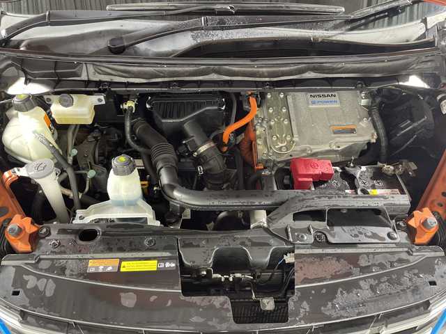 日産 セレナ e－パワー ハイウェイスター V 神奈川県 2020(令2)年 2.5万km サンライズオレンジ/ダイヤモンドブラック プロパイロット/純正10型ナビ/・BT/TV/CD/DVD/BD/SD/USB/アラウンドビューモニター/純正フリップダウンモニター/パーキングアシスト/ブラインドスポットモニター/オートホールド/両側電動スライドドア/ETC/革巻きステアリング/ステアリングリモコン/純正フロアマット/インテリジェントキー/スペアキー(1本)/プッシュスタート/LEDヘッドライト/オートライト/オートマチックハイビーム/フォグランプ/純正16インチアルミホイール/電動格納ミラー/ウィンカーミラー/ドアバイザー