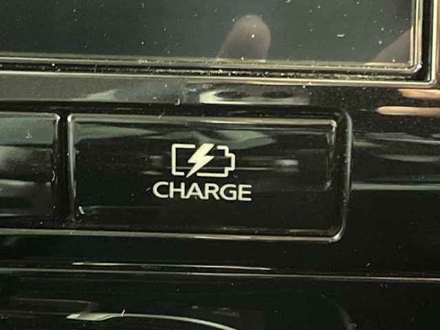 日産 セレナ e－パワー ハイウェイスター V 神奈川県 2020(令2)年 2.5万km サンライズオレンジ/ダイヤモンドブラック プロパイロット/純正10型ナビ/・BT/TV/CD/DVD/BD/SD/USB/アラウンドビューモニター/純正フリップダウンモニター/パーキングアシスト/ブラインドスポットモニター/オートホールド/両側電動スライドドア/ETC/革巻きステアリング/ステアリングリモコン/純正フロアマット/インテリジェントキー/スペアキー(1本)/プッシュスタート/LEDヘッドライト/オートライト/オートマチックハイビーム/フォグランプ/純正16インチアルミホイール/電動格納ミラー/ウィンカーミラー/ドアバイザー