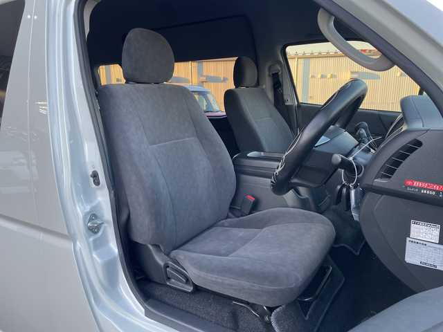 トヨタ ハイエース グランドキャビン 愛知県 2018(平30)年 3.4万km ホワイトパールクリスタルシャイン ワンオーナー/モデリスタエアロ/純正メモリナビ・フルセグTV/CD・DVD・Bluetooth/バックカメラ/パワースライドドア/モデリスタエアロ/純正LEDヘッドライト/純正ビルトインETC/Wエアバッグ/AC100Vコンセント電源/プリクラッシュセーフティ/ルーフキャリア