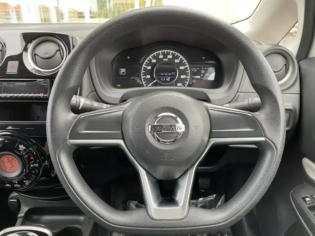 日産 ノート e－パワー X FOUR 道央・札幌 2020(令2)年 7.8万km ホワイト ・４WD/・衝突軽減ブレーキ/・全方位カメラ/・デジタルインナーミラー/・バックカメラ/・社外オーディオ/　CD＆AUX＆ラジオ/・コーナーセンサー/・レーンキープアシスト/・フロントカメラ/・サイドカメラ/・オートエアコン/・オートライト/・ETC/・プッシュスタート/・スマートキー/・電動格納ミラー/・ドアバイザー/・ウィンカーミラー/・フォグライト/・スペアキー