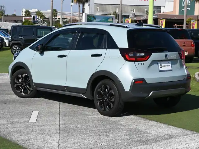 ホンダ フィット e:HEVクロスター 千葉県 2023(令5)年 1.4万km フィヨルドミストパール ホンダセンシング/・衝突軽減ブレーキ（CMBS）/・車線維持支援システム（LKAS）/・アダプティブクルーズコントロール（ACC）/・後方誤発進抑制機能/・誤発進抑制機能/ホンダコネクトナビ/地デジTV/【DVD/CD再生機能　Bluetooth接続】/バックカメラ/ハーフレザーシート/ETC/LEDヘッドライト/ウインカーミラー/コーナーセンサー/純正16インチアルミホイル/Honda スマートキー