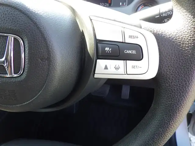 ホンダ フィット e:HEVクロスター 千葉県 2023(令5)年 1.4万km フィヨルドミストパール ホンダセンシング/・衝突軽減ブレーキ（CMBS）/・車線維持支援システム（LKAS）/・アダプティブクルーズコントロール（ACC）/・後方誤発進抑制機能/・誤発進抑制機能/ホンダコネクトナビ/地デジTV/【DVD/CD再生機能　Bluetooth接続】/バックカメラ/ハーフレザーシート/ETC/LEDヘッドライト/ウインカーミラー/コーナーセンサー/純正16インチアルミホイル/Honda スマートキー