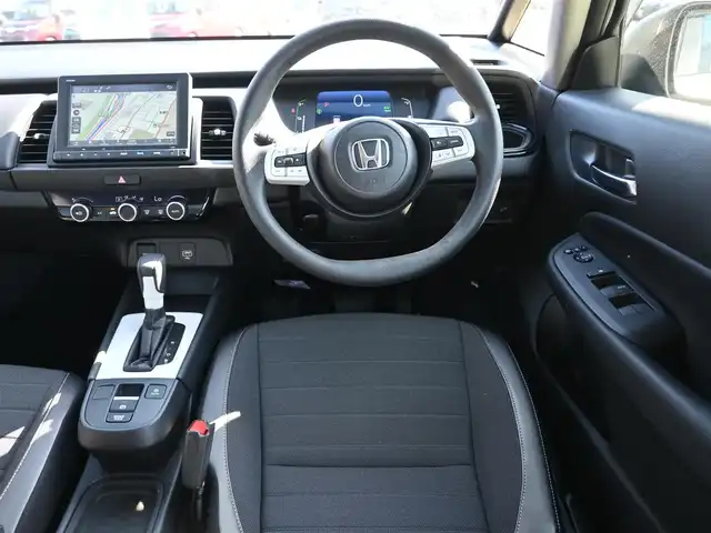 ホンダ フィット e:HEVクロスター 千葉県 2023(令5)年 1.4万km フィヨルドミストパール ホンダセンシング/・衝突軽減ブレーキ（CMBS）/・車線維持支援システム（LKAS）/・アダプティブクルーズコントロール（ACC）/・後方誤発進抑制機能/・誤発進抑制機能/ホンダコネクトナビ/地デジTV/【DVD/CD再生機能　Bluetooth接続】/バックカメラ/ハーフレザーシート/ETC/LEDヘッドライト/ウインカーミラー/コーナーセンサー/純正16インチアルミホイル/Honda スマートキー