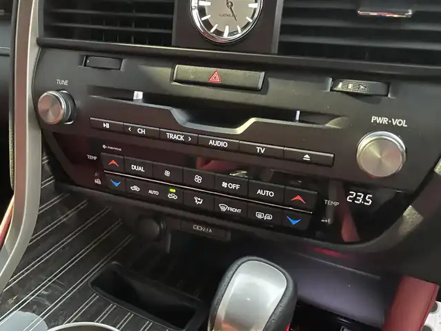 レクサス ＲＸ 300 Fスポーツ 滋賀県 2020(令2)年 5.8万km グラファイトブラックガラスフレーク 純正12.3インチナビ/【Bluetooth/CD/DVD/Blu-ray/フルセグTV】/赤レザーシート/全方位カメラ/追従クルーズコントロール/ブラインドスポットモニター/レーンディパーチャーアラート/衝突軽減ブレーキ/三眼LEDヘッドライト/オートマチックハイビーム/D/Nパワーシート/D/Nシートヒーター/D/Nシートベンチレーション/パワーバックドア/ビルトインETC2.0/ヘッドアップディスプレイ/ステアリングヒーター/電動パーキングブレーキ/オートブレーキホールド/シートポジションメモリ/プッシュスタート/スマートキー/ステアリングリモコン