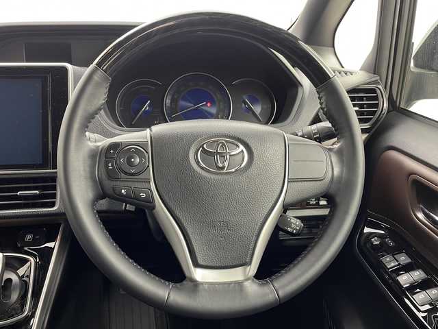 トヨタ エスクァイア ハイブリッド Gi 茨城県 2019(平31)年 4.3万km スパークリングブラックパールクリスタルシャイン 純正ナビ/フルセグTV/バックカメラ/ETC/ドライブレコーダー/クルーズコントロール/両側パワースライドドア/シートヒーター/純正15インチアルミホイール/コーナーセンサー/衝突軽減ブレーキ/横滑り防止装置/LEDヘッドライト