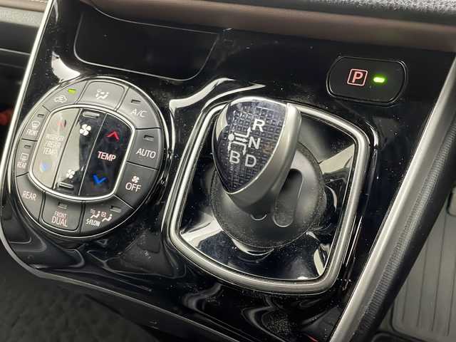 トヨタ エスクァイア ハイブリッド Gi 茨城県 2019(平31)年 4.3万km スパークリングブラックパールクリスタルシャイン 純正ナビ/フルセグTV/バックカメラ/ETC/ドライブレコーダー/クルーズコントロール/両側パワースライドドア/シートヒーター/純正15インチアルミホイール/コーナーセンサー/衝突軽減ブレーキ/横滑り防止装置/LEDヘッドライト