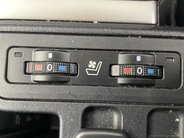 トヨタ ランドクルーザー プラド TX Lパッケージ マットブラED 熊本県 2023(令5)年 4.3万km ブラック サンルーフ/社外9型ナビ/・フルセグTV/CD/DVD/SD/BT/後席モニター/トヨタセーフティセンス/・プリクラッシュセーフティ/・レーンディパーチャアラート/・ロードサインアシスト/・クリアランスソナー/・先行車発進知らせ/レーダークルーズコントロール/オートマチックハイビーム/黒革シート/・D/Nパワーシート/・D/Nシートヒーター/・D/Nシートクーラー/前後ドライブレコーダー/ビルトインETC/オートライト/LEDヘッドライト/フォグランプ/ルーフレール