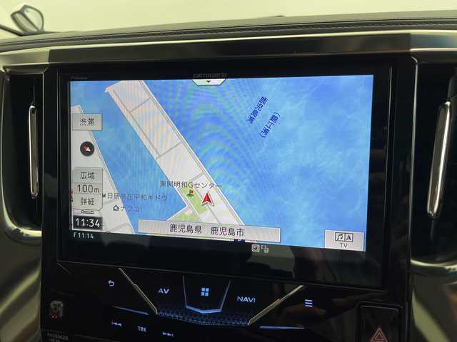 トヨタ アルファード S Cパッケージ 鹿児島県 2019(令1)年 1.5万km ホワイトパールクリスタルシャイン 社外9インチナビ/（AM/FM/CD/DVD/Bluetooth/フルセグ）/フリップダウンモニター/ツインムーンルーフ/モデリスタエアロ/デジタルインナーミラー/ETC/トヨタセーフティセンス/・プリクラッシュセーフティ/・レーントレーシングアシスト/・レーダークルーズコントロール/・ロードサインアシスト/・リアクロストラフィックアラート/・インテリジェントクリアランスソナー/・先行車発進お知らせ機能/両側パワースライドドア/パワーバックドア/電格ウィンカーミラー/オートブレーキホールド/レザーシート/シートヒーター/シートベンチレーション/フロアマット/純正18インチAW/オートライト