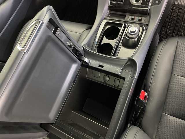 トヨタ アルファード S Cパッケージ 鹿児島県 2019(令1)年 1.5万km ホワイトパールクリスタルシャイン 社外9インチナビ/（AM/FM/CD/DVD/Bluetooth/フルセグ）/フリップダウンモニター/ツインムーンルーフ/モデリスタエアロ/デジタルインナーミラー/ETC/トヨタセーフティセンス/・プリクラッシュセーフティ/・レーントレーシングアシスト/・レーダークルーズコントロール/・ロードサインアシスト/・リアクロストラフィックアラート/・インテリジェントクリアランスソナー/・先行車発進お知らせ機能/両側パワースライドドア/パワーバックドア/電格ウィンカーミラー/オートブレーキホールド/レザーシート/シートヒーター/シートベンチレーション/フロアマット/純正18インチAW/オートライト