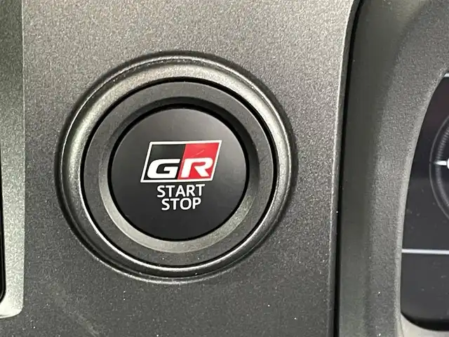 トヨタ ＧＲヤリス RZ ハイパフォーマンス 大阪府 2024(令6)年 1.5万km スーパーホワイトⅡ 純正ディスプレイオーディオ/バックカメラ/フルセグTV/ビルドインETC2.0/JBLサウンド/ステアリングスイッチ/レーンキープアシスト/レーダークルーズコントロール/衝突被害軽減システム/前席シートヒーター/ステアリングヒーター/オートエアコン/オートライト/オートハイビーム/オートワイパー/ブラインドスポットモニター/コーナーセンサー/純正アルミホイール/コンフォートパッケージ
