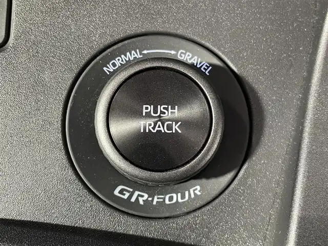 トヨタ ＧＲヤリス RZ ハイパフォーマンス 大阪府 2024(令6)年 1.5万km スーパーホワイトⅡ 純正ディスプレイオーディオ/バックカメラ/フルセグTV/ビルドインETC2.0/JBLサウンド/ステアリングスイッチ/レーンキープアシスト/レーダークルーズコントロール/衝突被害軽減システム/前席シートヒーター/ステアリングヒーター/オートエアコン/オートライト/オートハイビーム/オートワイパー/ブラインドスポットモニター/コーナーセンサー/純正アルミホイール/コンフォートパッケージ