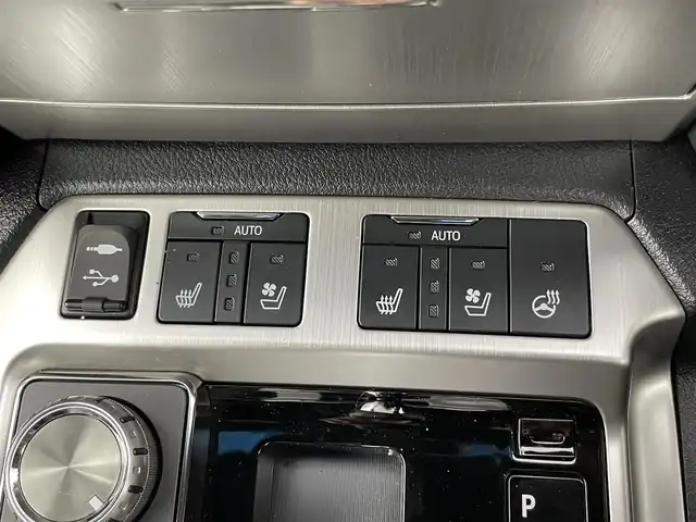 トヨタ ランドクルーザー ZX 千葉県 2018(平30)年 4万km ホワイトパールクリスタルシャイン 禁煙車/メーカーナビ/・CD/DVD/BD/BT/フルセグ/AUX/プレミアムサウンドシステム/プリクラッシュセーフティ/レーンディパーチャーアラート/ブラインドスポットモニター/サンルーフ/レザーシート/前後席シートヒーター/前席シートベンチレーション/クールBOX/Fモデリスタエアロ/コーナーセンサー/ステアリングヒーター/電動リヤゲート/AC100V電源/LEDヘッドライト/オートハイビーム/ビルトインETC/ワイヤレス充電/センターデフロック/純正20インチアルミホイール