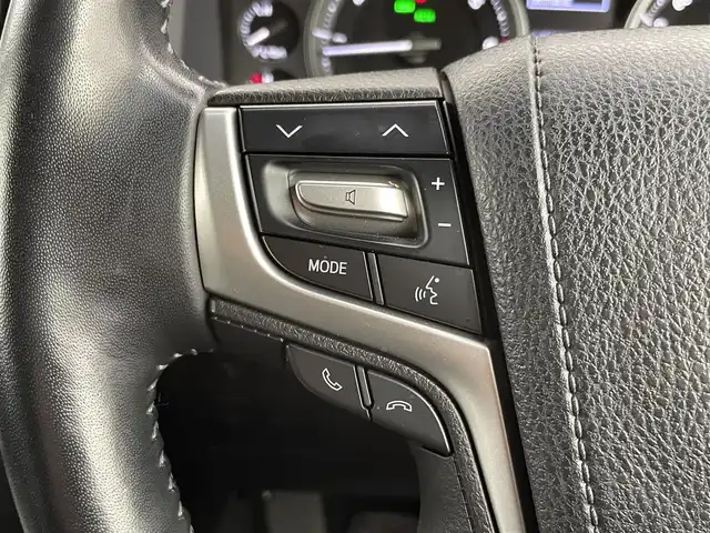 トヨタ ランドクルーザー ZX 千葉県 2018(平30)年 4万km ホワイトパールクリスタルシャイン 禁煙車/メーカーナビ/・CD/DVD/BD/BT/フルセグ/AUX/プレミアムサウンドシステム/プリクラッシュセーフティ/レーンディパーチャーアラート/ブラインドスポットモニター/サンルーフ/レザーシート/前後席シートヒーター/前席シートベンチレーション/クールBOX/Fモデリスタエアロ/コーナーセンサー/ステアリングヒーター/電動リヤゲート/AC100V電源/LEDヘッドライト/オートハイビーム/ビルトインETC/ワイヤレス充電/センターデフロック/純正20インチアルミホイール